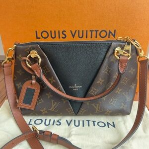 Louis Vuitton V Tote BB in Monogram and Noir